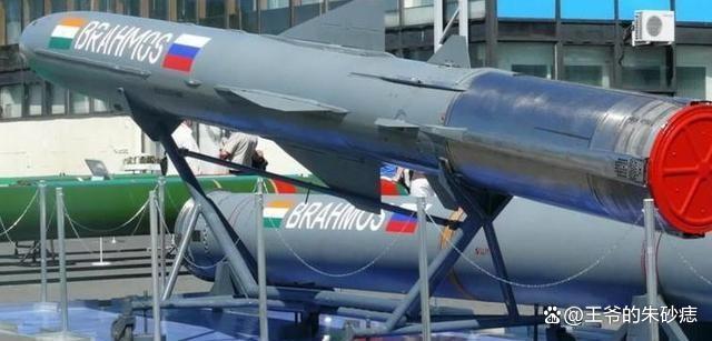 IM体育-激战在即，双方呈现白热化状态