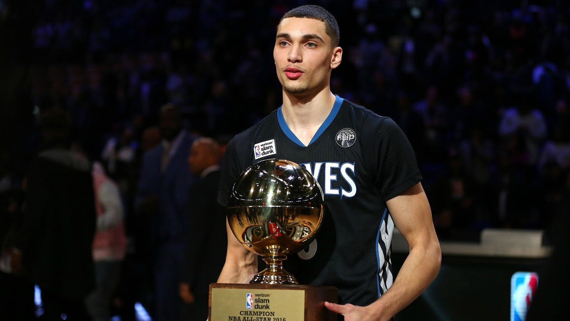 紫金风暴席卷天山,湖人战术压制新疆,小贾伦关键回合定乾坤