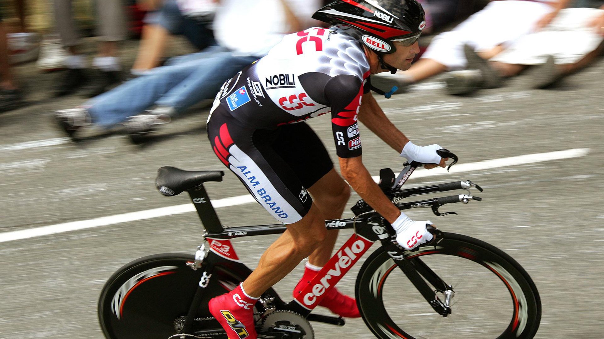 IM体育下载-桑巴风暴席卷绿茵，格纳布里统治全场，巴西式足球如何碾压拜仁体系